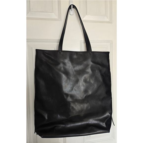 NEW Victoria's Secret Large BlackTote/Overnight Bag FLIRTY FRINGE LIMITEDEDITION - Picture 3 of 4